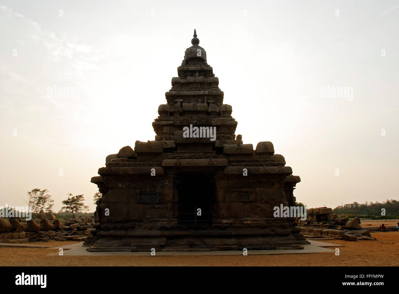 Shore Tempel in Mahabalipuram gehört zu den ältesten Tempel stehen am Rande des Meeres, Mahabalipuram, Tamil Nadu, Indien Stockfoto