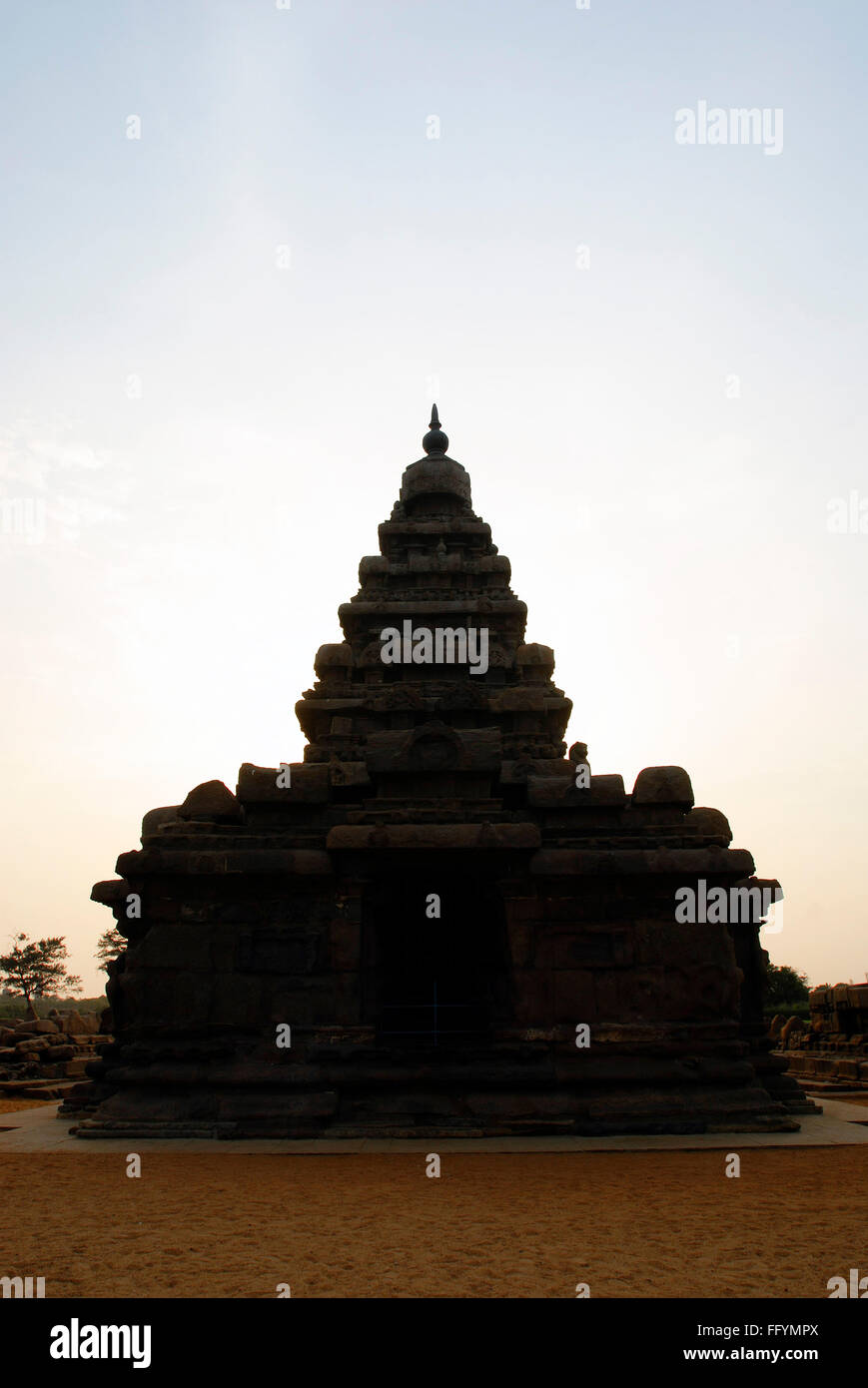 Shore Tempel in Mahabalipuram gehört zu den ältesten Tempel stehen am Rande des Meeres, Mahabalipuram, Tamil Nadu, Indien Stockfoto