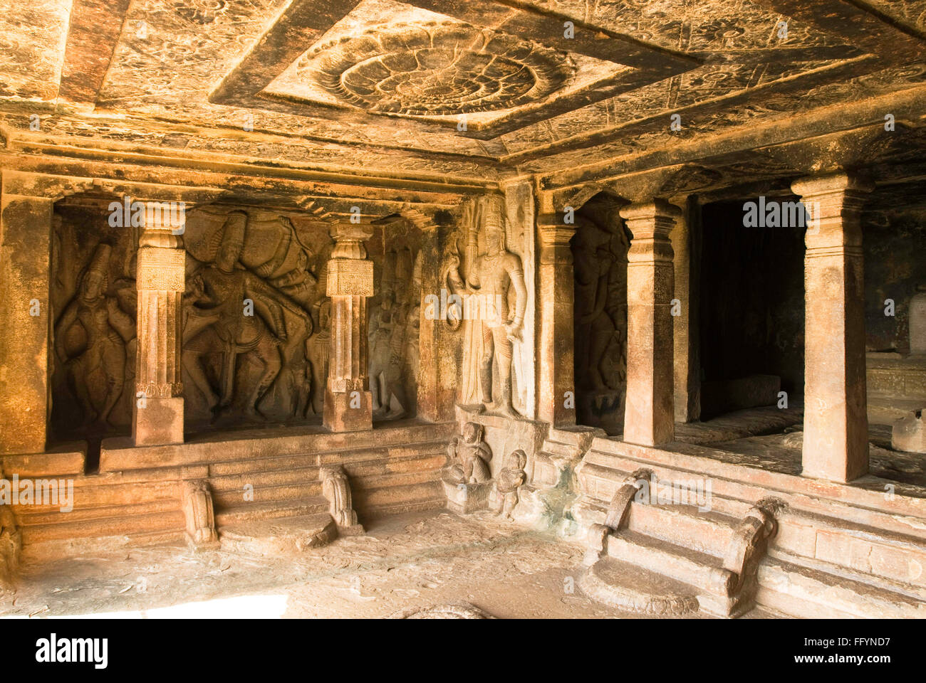 Ravanaphadi Höhle Tempel in Aihole, Karnataka, Indien Stockfoto