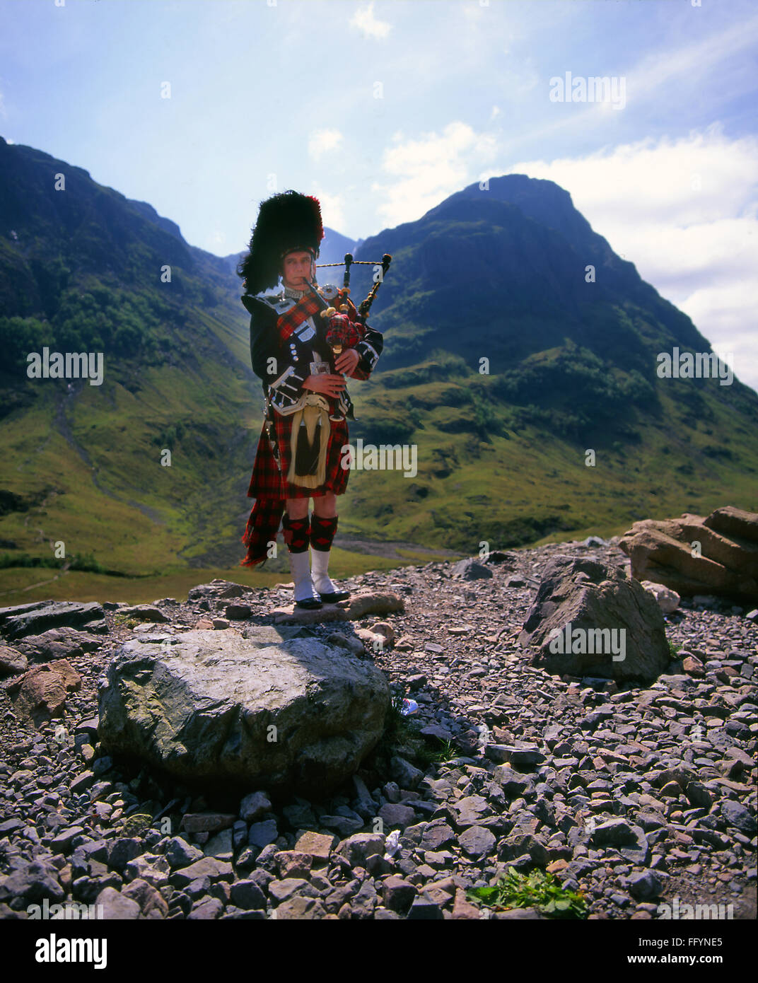 Piper in Glencoe, West Highlands Stockfoto