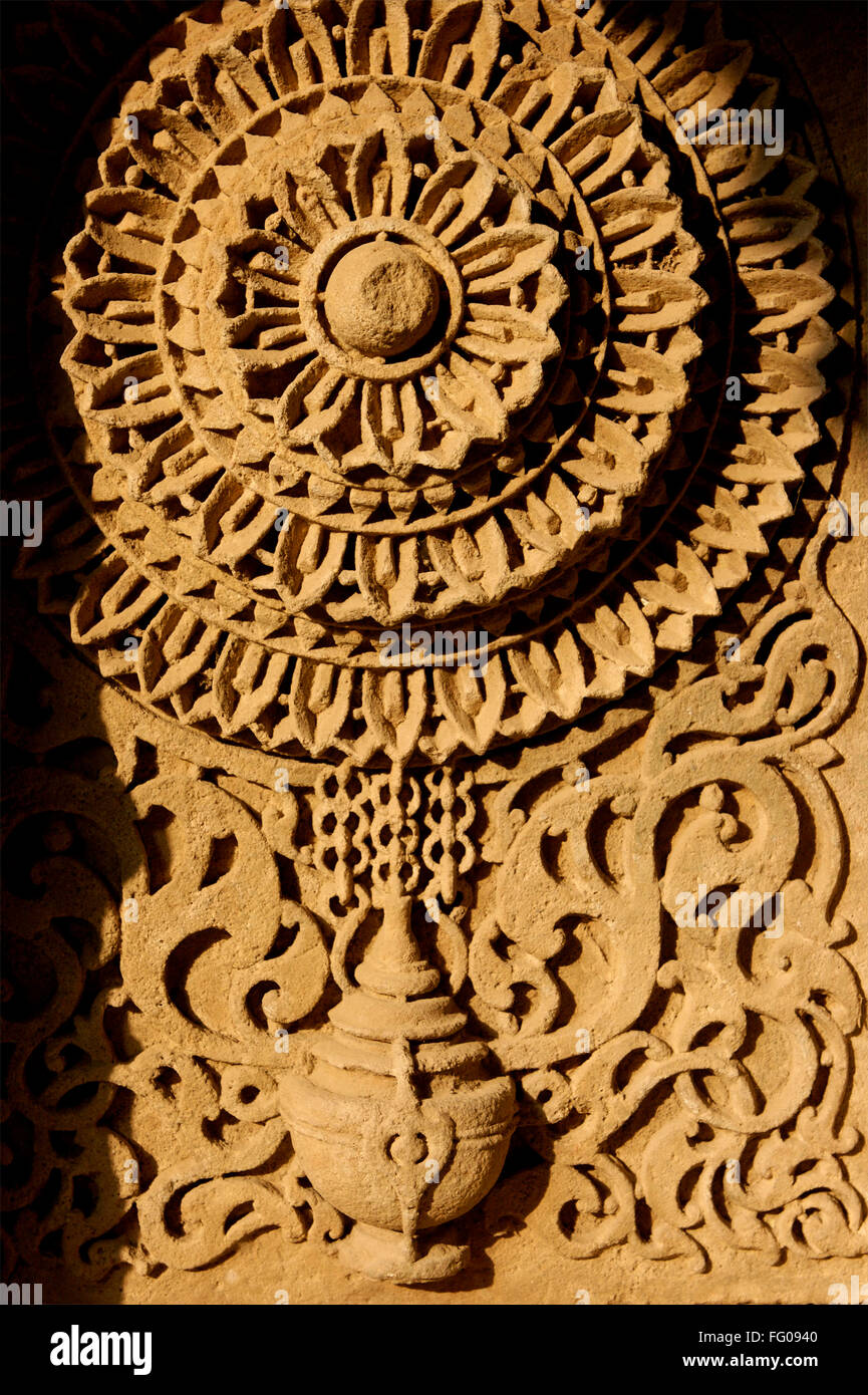 Runde Design an Wänden in Adalaj Vava Schritt gut, Ahmedabad, Gujarat, Indien Weltkulturerbe gehauen Stockfoto