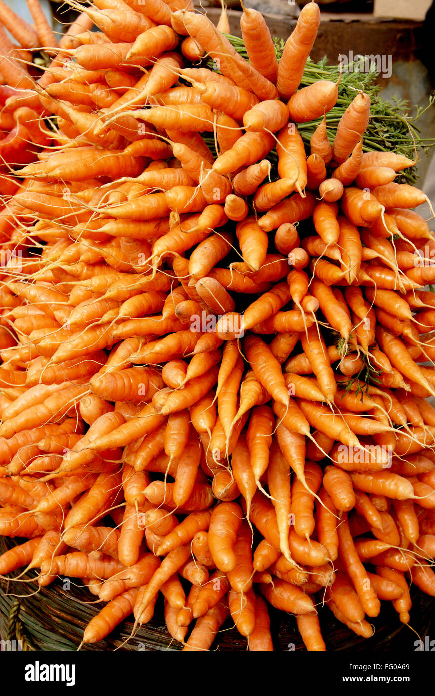 Karotten Salat verwendet als Begleitung mit Hauptgericht Stockfoto