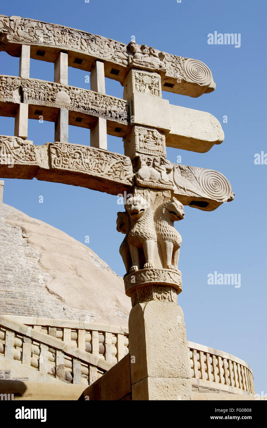 Nord-Gateway oder Torna Maha Stupa Nr. 1 mit Darstellung der Geschichten Gravieren Dekorationen errichtet Sanchi Bhopal Madhya Pradesh Stockfoto