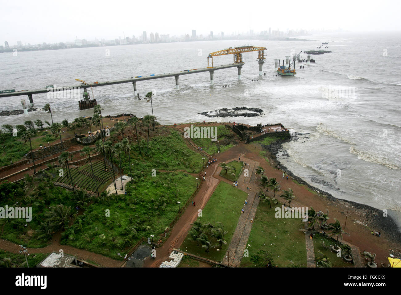 Eine Luftaufnahme des Bandra Band stehen und den Bau Website Bandra Worli Sea Link am Arabischen Meer Bombay Mumbai Maharashtra Stockfoto