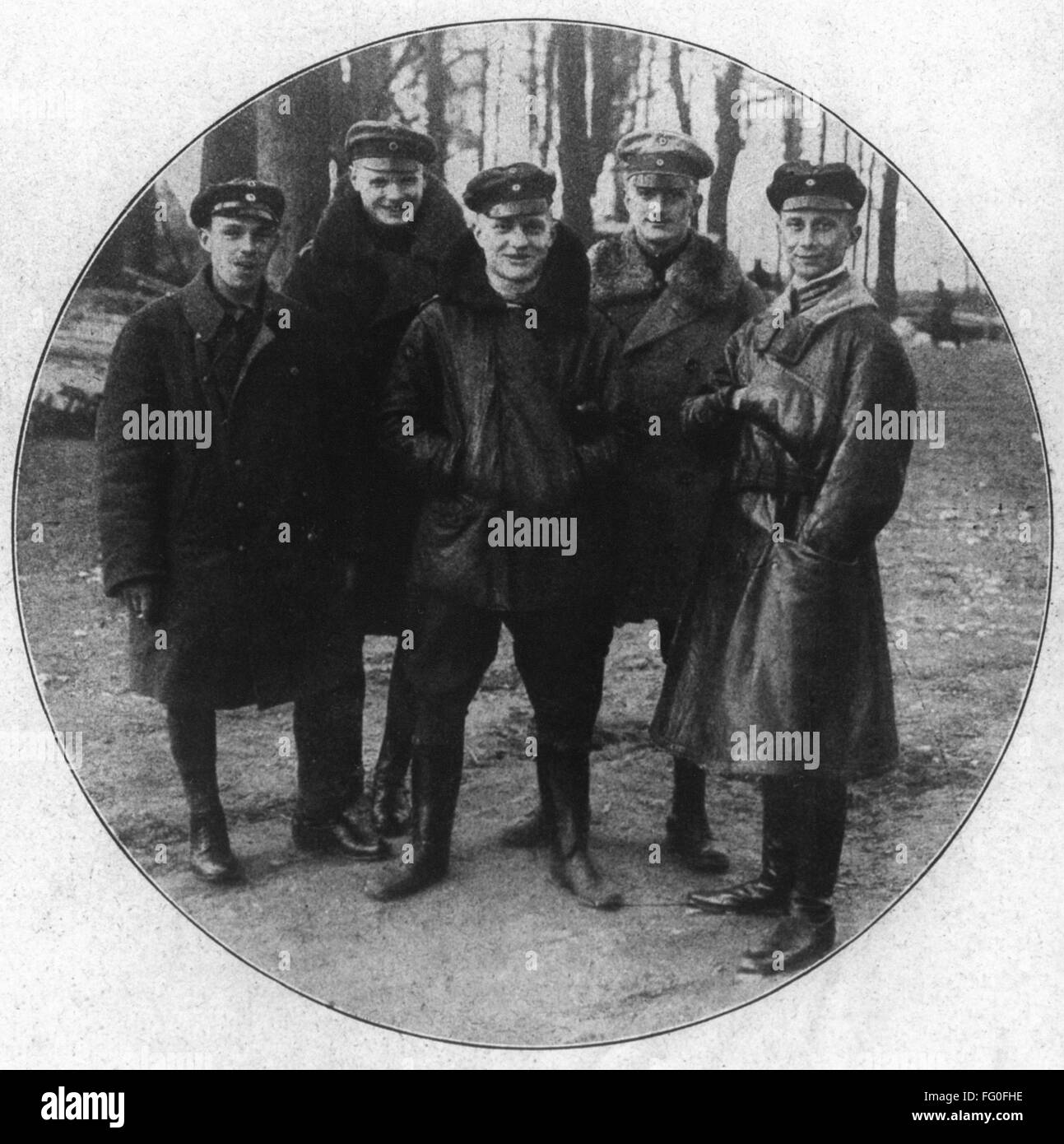 WWI DEUTSCHE PILOTEN. /nGerman Jagdflieger Squadron. Von links nach