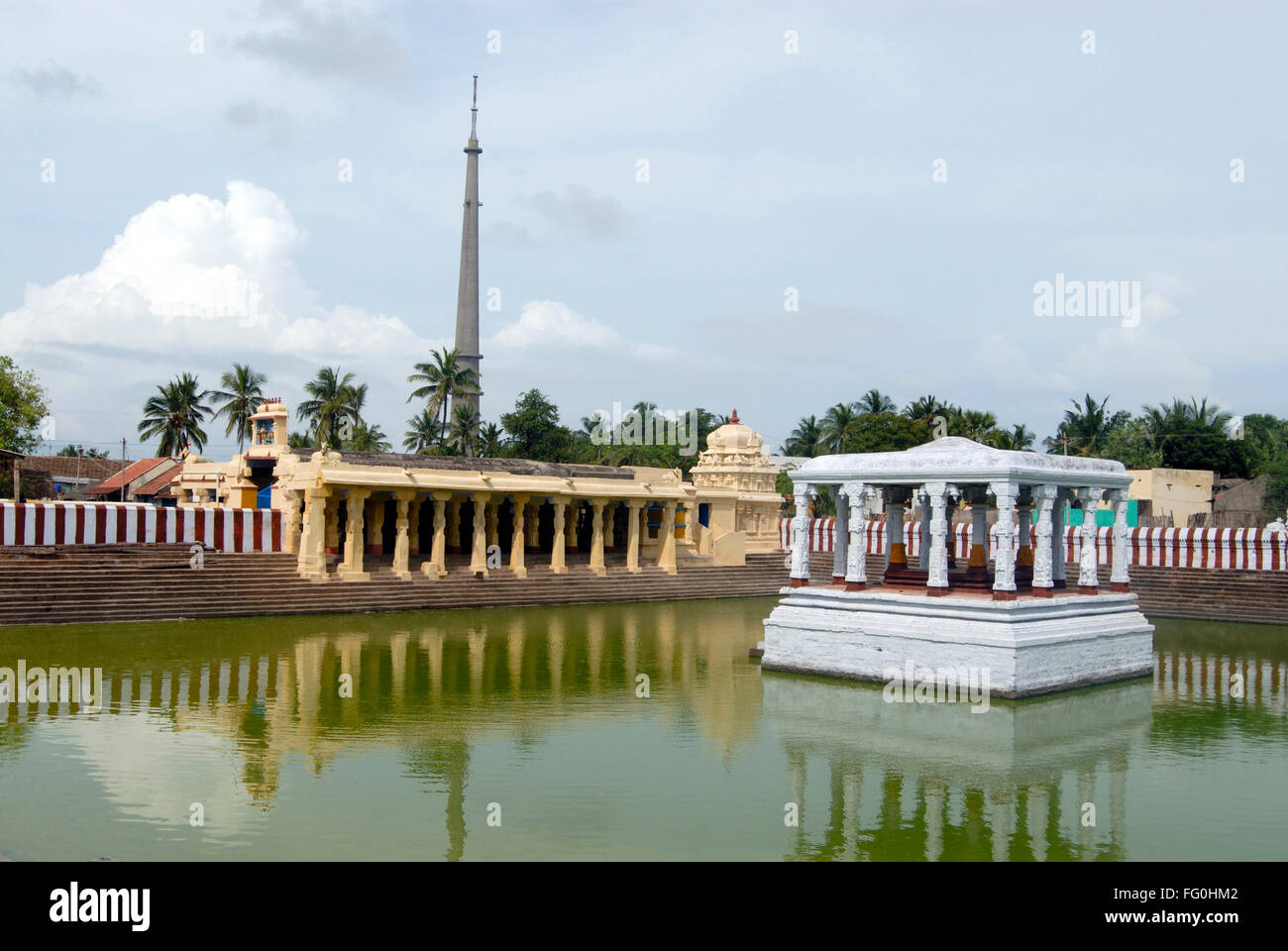 Laxmana Tirtham großen Tank und Tempel und Fernsehen Turm am Ramanathswami Tempel, Tamil Nadu, Indien Stockfoto