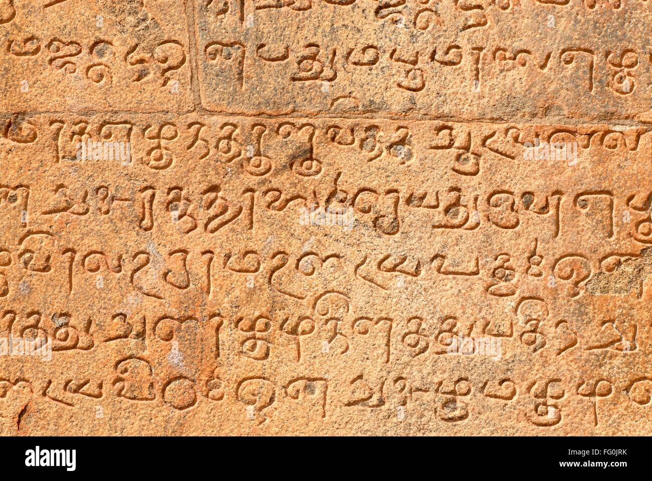 Inschrift an der Wand des Kerelanthagan Gopuram Haupteingangs des Brihadeshwara-Tempels Thanjavur Tamil Nadu India Stockfoto