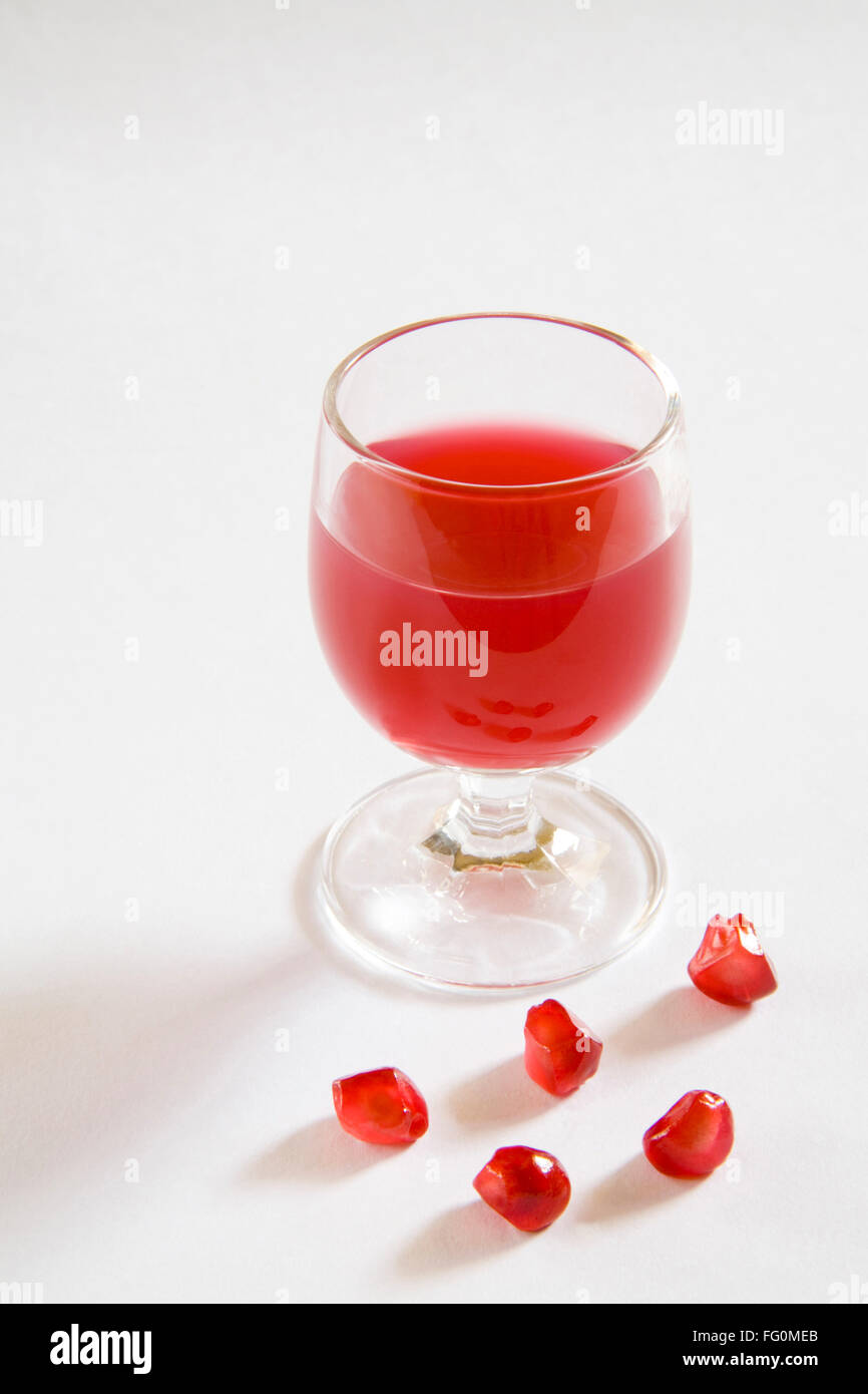 Getränke, Samen Granatapfel Anardana mit Glas Fruchtfleisch gut für die Gesundheit Stockfoto