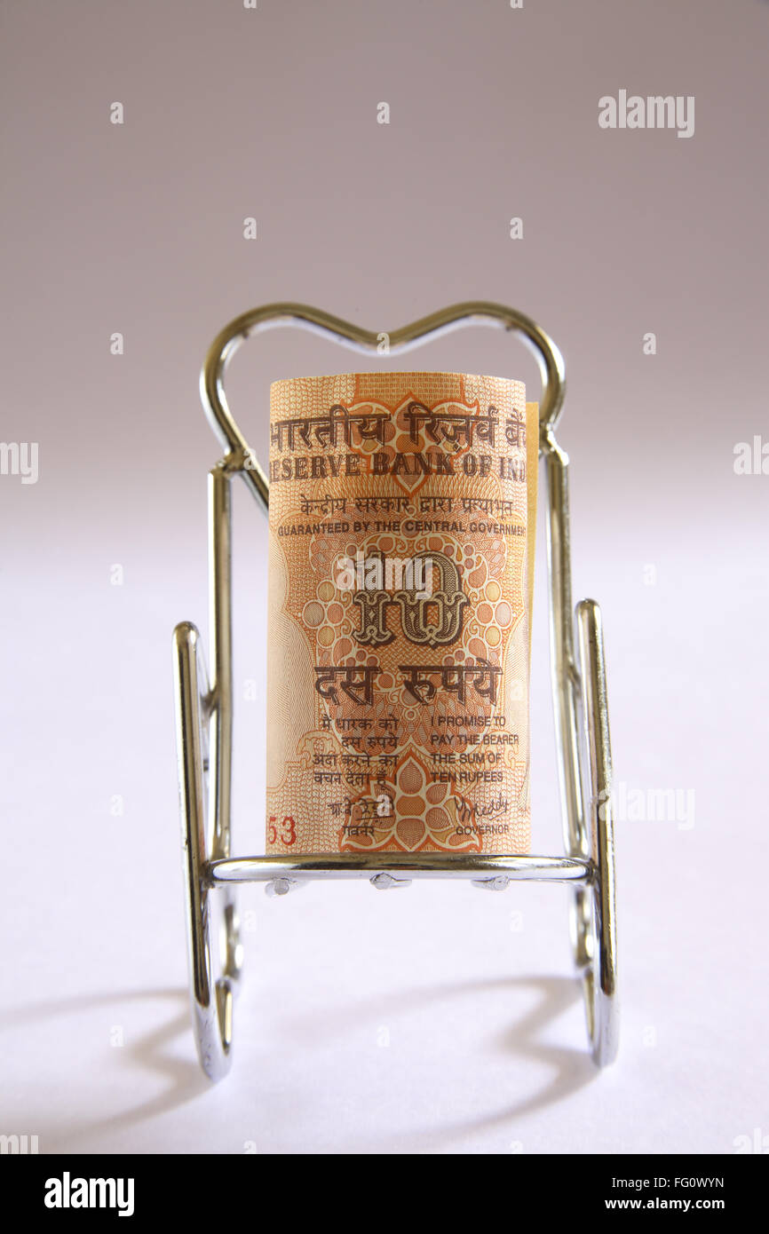 Konzept, Relaxsessel indischer Währung zehn Rupien auf Edelstahl Stockfoto
