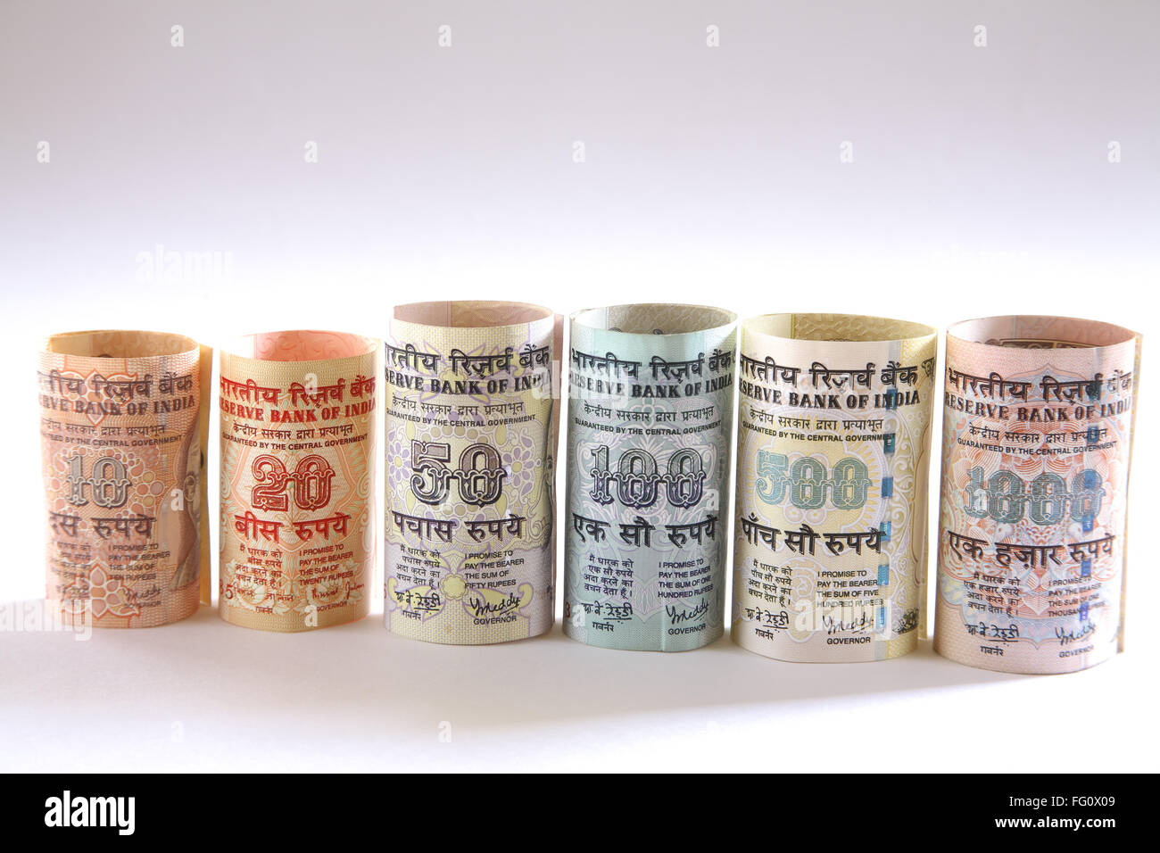 Konzept, Wachstum indischer Währung 10:20 fünfzig Rupien mit ein fünf hundert und tausend in Zeile Stockfoto