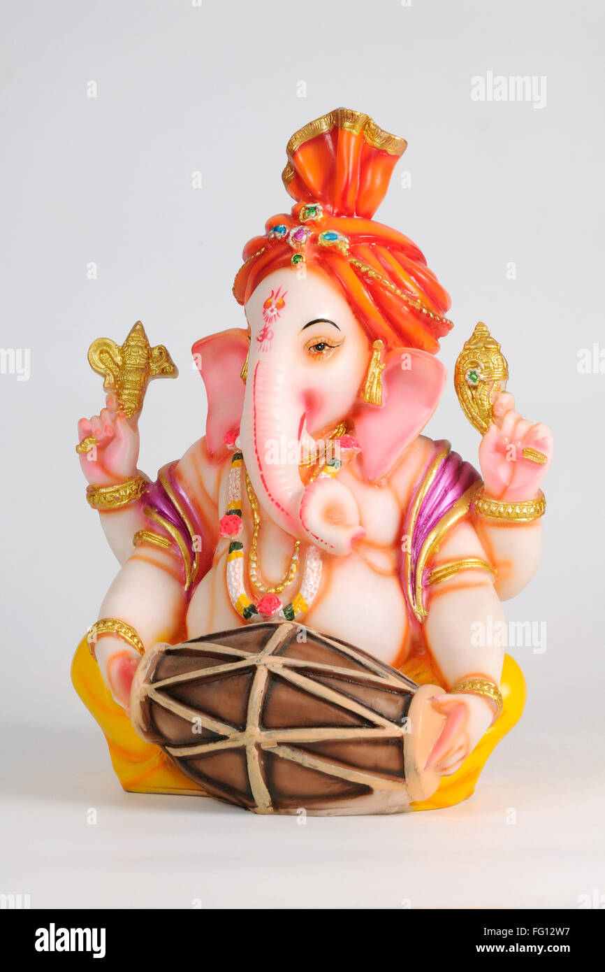 Statue von Lord Ganesh Mridung spielen; Indien Stockfoto