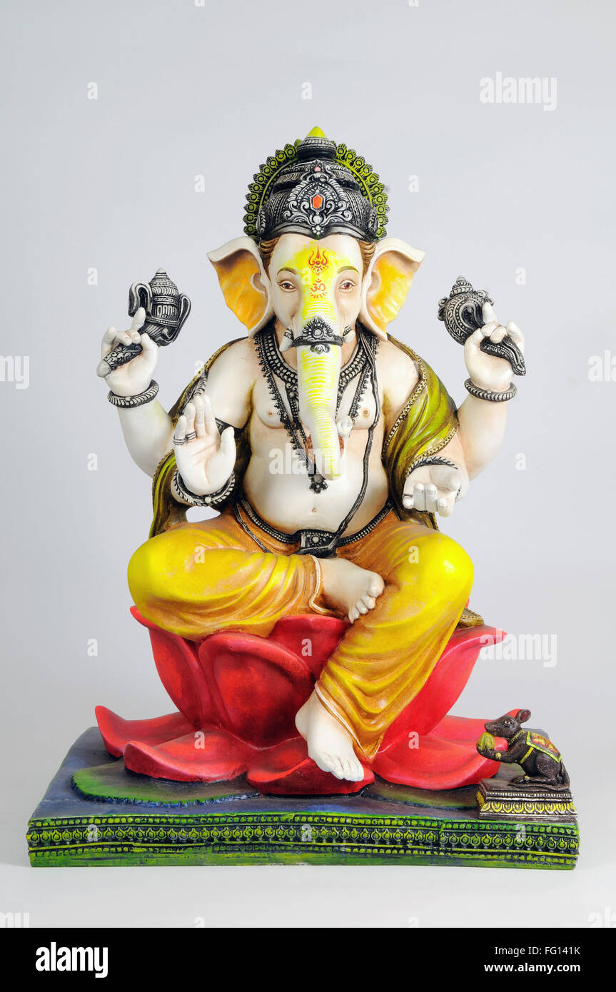 Statue von Lord Ganesh auf Lotus sitzend; Indien Stockfoto