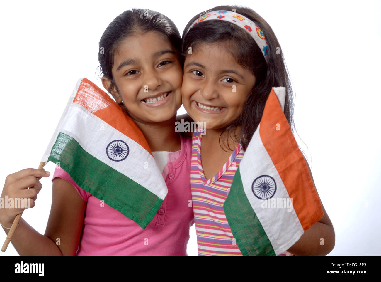 Südasiatische indische Mädchen mit Flagge Indiens zeigen spitzbübisch frech Ausdruck Herr # 152.364 Stockfoto