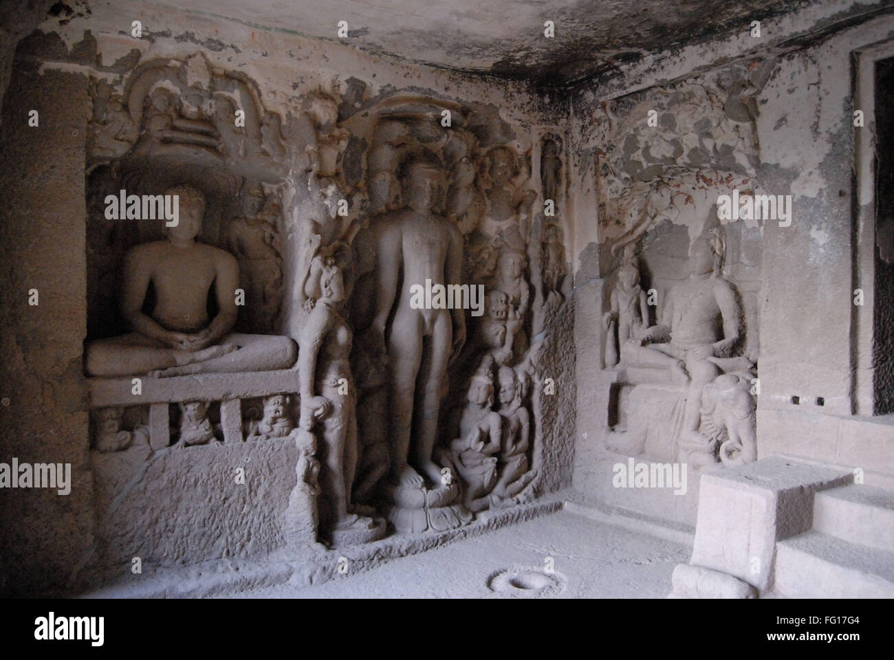 Ruiniert Buddha-Statue in Höhle Nr. 33, Ellora, Bezirk Aurangabad, Maharashtra, Indien Stockfoto