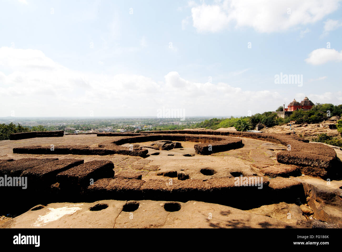 Oberseite Fels geschnitten Höhlen Khandagiri und Udaygiri acht Kilometer von Bhubaneswar, Orissa, Indien Stockfoto