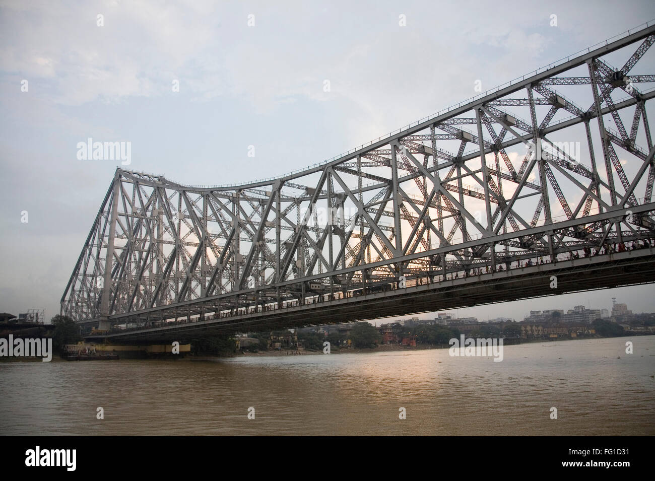 Howrah Brücke jetzt Rabindra Setu über Fluss Hooghly, Kalkutta Kolkata, Westbengalen, Indien Stockfoto