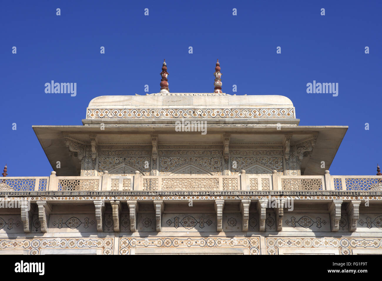 Itimad-Ud-Daula Grab Mausoleum aus weißem Marmor gebaut zwischen 1600 und 1700 durch Mughal Kaiser, Agra, Uttar Pradesh Stockfoto