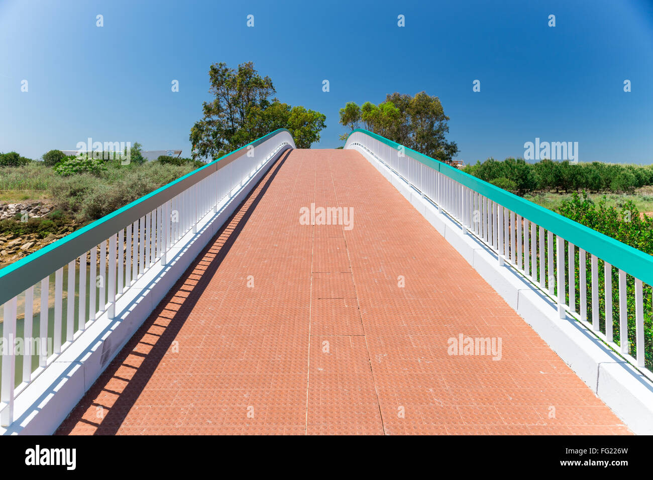 Fußgängerbrücke in Wolf-Tal (Vale Do Lobo), Algarve, Portugal Stockfoto