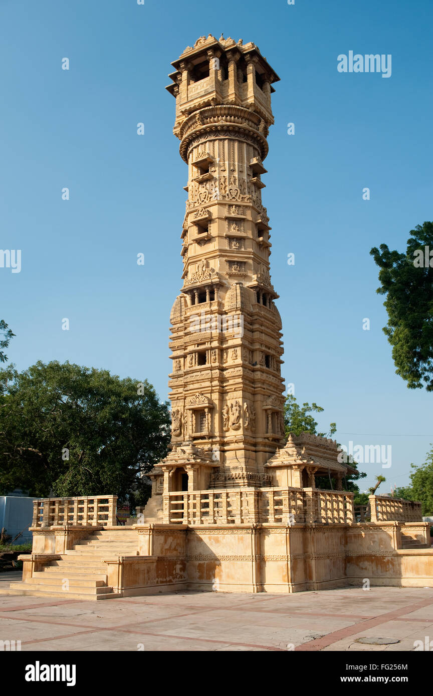 Stambh Tower am Hatheesing Jain-Tempel; Ahmedabad; Gujarat; Indien Stockfoto