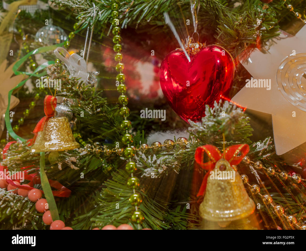 2016 Spielzeug Affen Weihnachtskranz und Wunderkerze. Stockfoto