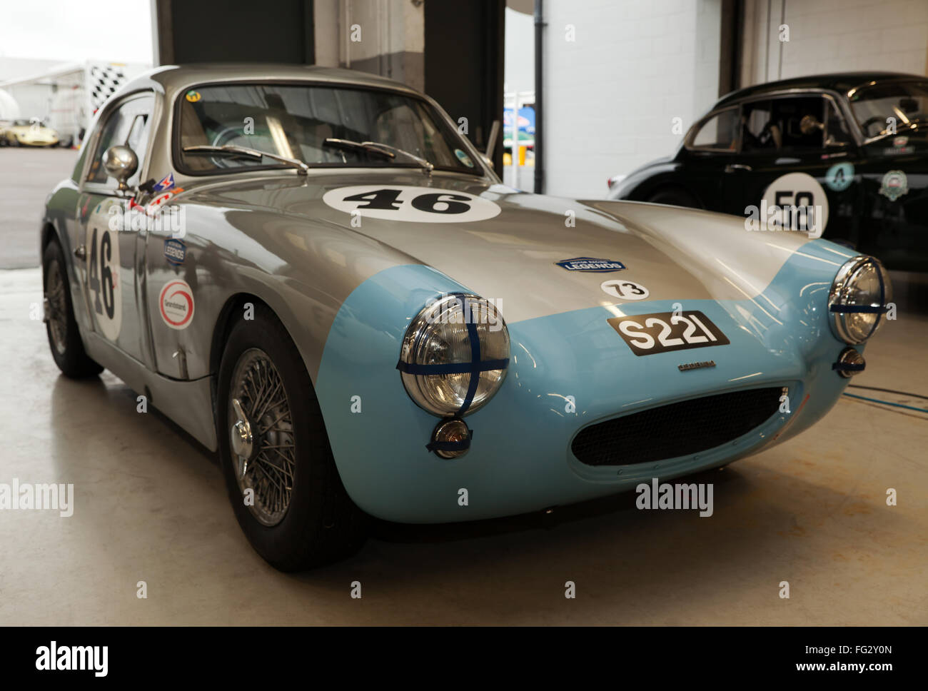 Ein Austin Healey Sebring Sprite, (Pre-63 GT-Fahrzeug), in der Garage an der nationalen Pitts, während der Silverstone Cassic 2015 Stockfoto