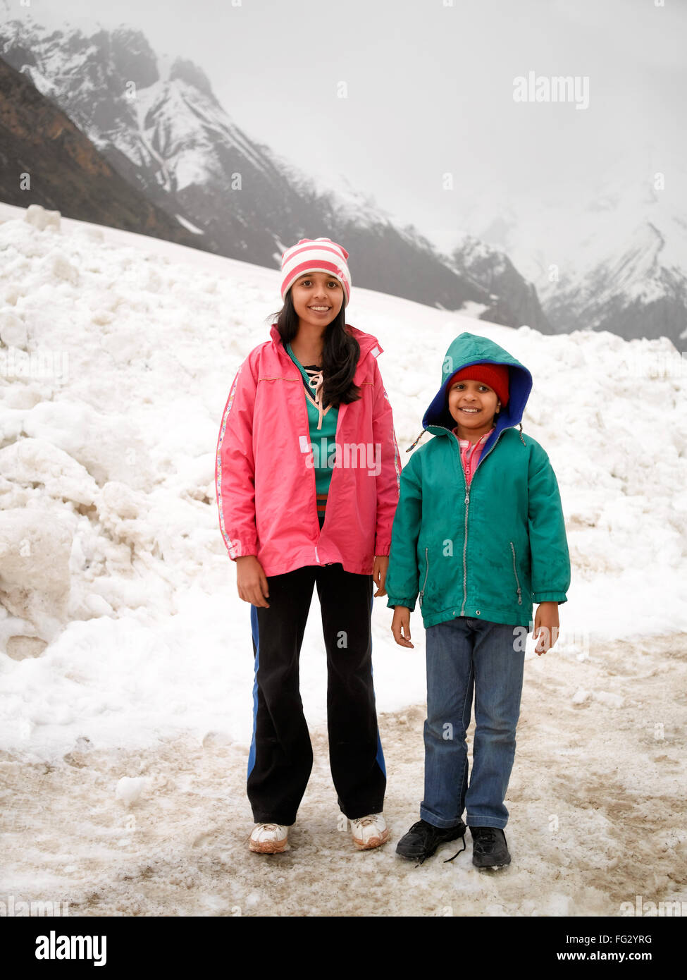 Mädchen am Zojila Zoji la Mountain pass Road Srinagar-Leh Landstraße Jammu und Kaschmir Indien Stockfoto