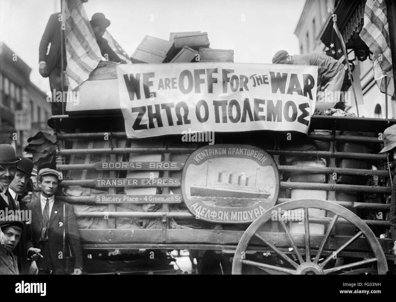 BALKANKRIEG 1912. /nGreek Männer verlassen New York City, im ersten Balkankrieg zu kämpfen. Fotografie, Oktober 1912. Stockfoto