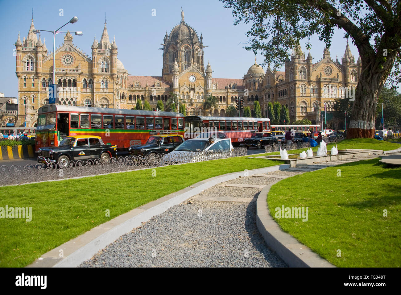 Chatrapathi Shivaji Terminus Hauptbahnhof Züge Terminal; Bombay; Mumbai; Maharashtra; Indien 21 12 2009 Stockfoto