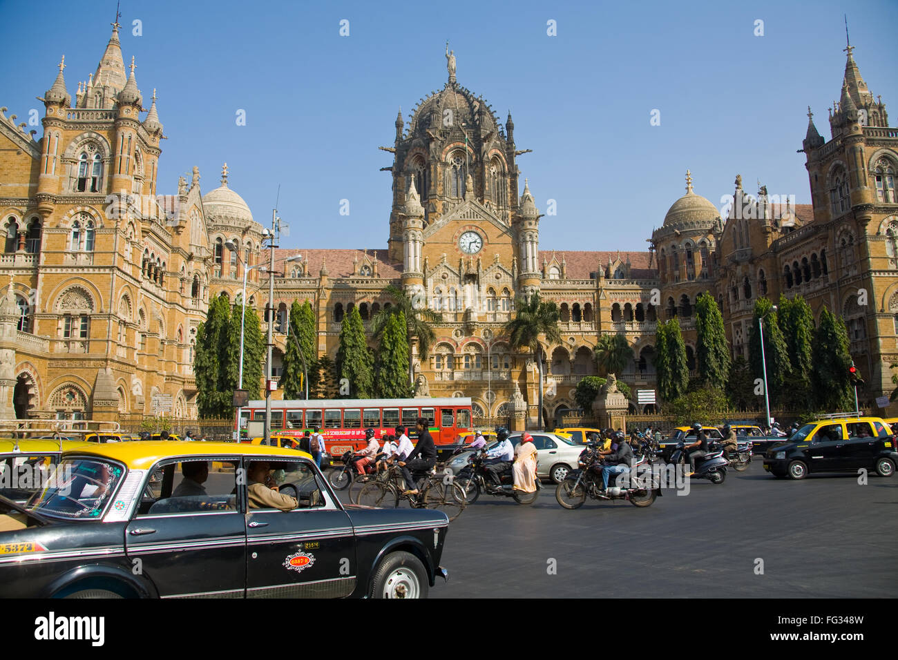 Chatrapathi Shivaji Terminus Hauptbahnhof Züge Terminal; Bombay; Mumbai; Maharashtra; Indien 21 12 2009 Stockfoto