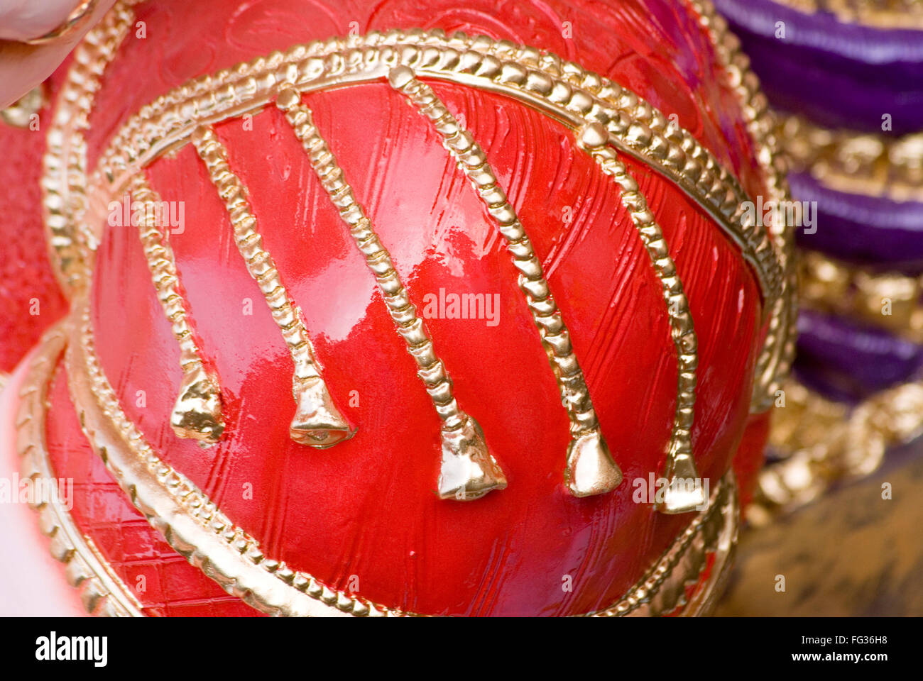 Abstrakte Idol Elefanten unter der Leitung Gottes Ganesh Nahaufnahme des Knies zum Verkauf in Ganeshotsav; Pune; Maharashtra; Indien Stockfoto