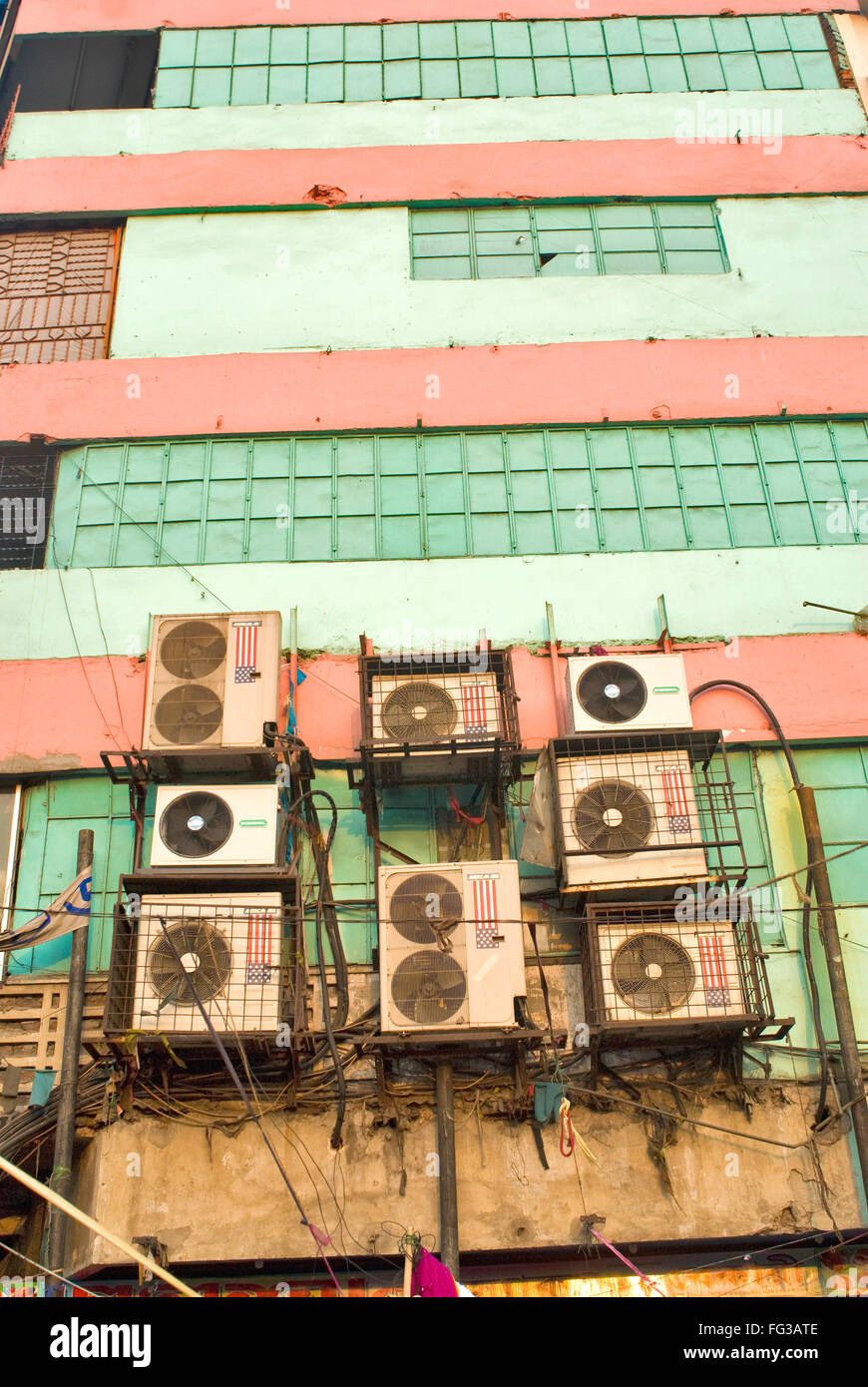 Schlecht verdrahtet Klimaanlagen; Neuen Markt; Dhaka; Bangladesch Stockfoto