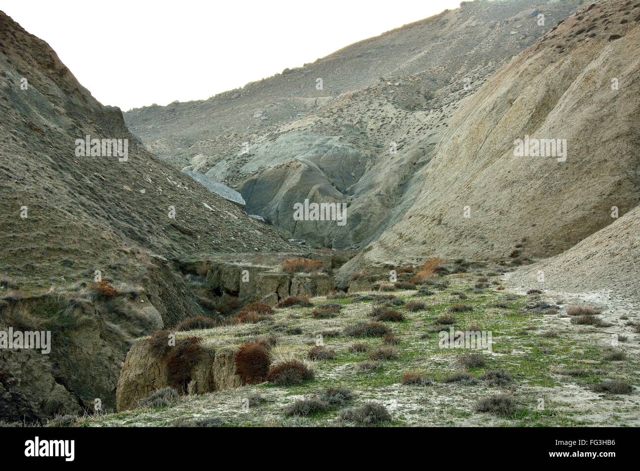 Kanals erodiert im Schlamm in Hügeln in Aserbaidschan. Lökbatan ist eine kleine Stadt 15km südwestlich von Baku, mit einem Schlammvulkan Stockfoto