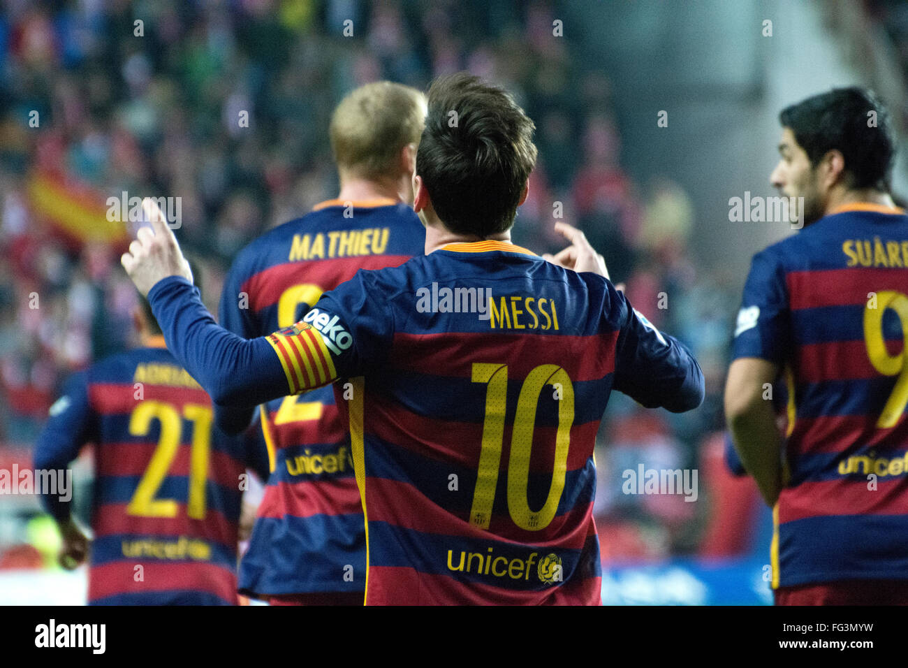 Gijón, Spanien. 17. Februar 2016. Lionel Messi (vorwärts, FC Barcelona) feiert sein zweite Tor während Fußballspiel des spanischen "La Liga" zwischen Real Sporting de Gijon und FC Barcelona Stadium Molinón am 17. Februar 2016 in Gijon, Spanien. Bildnachweis: David Gato/Alamy Live-Nachrichten Stockfoto