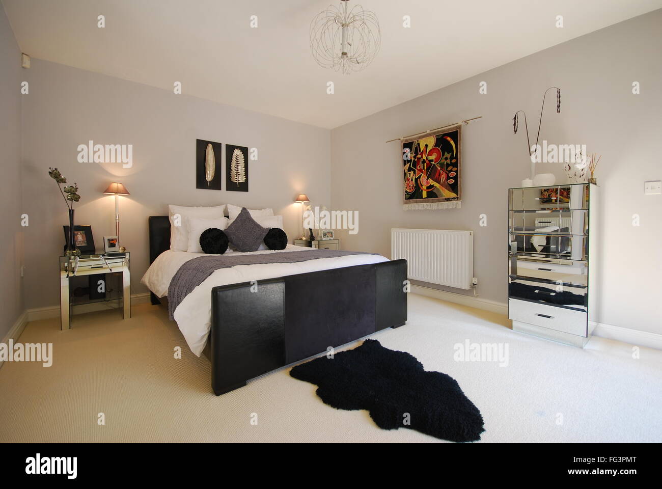 Schönes Schlafzimmer in Luxury Home Stockfoto