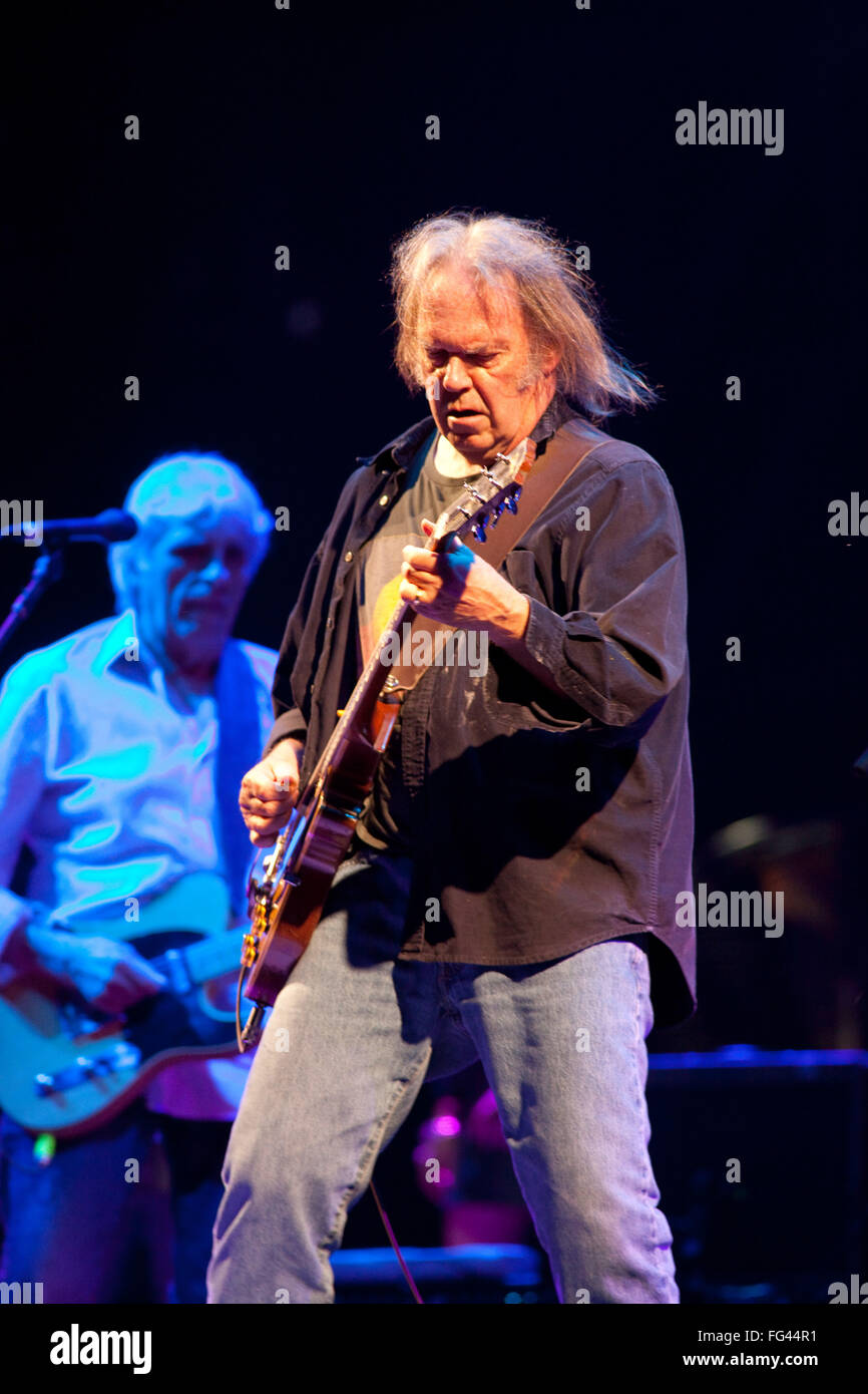 Neil Young auf die Pyramide Bühne, Glastonbury Festival 2009, Somerset, England, Vereinigtes Königreich. Stockfoto