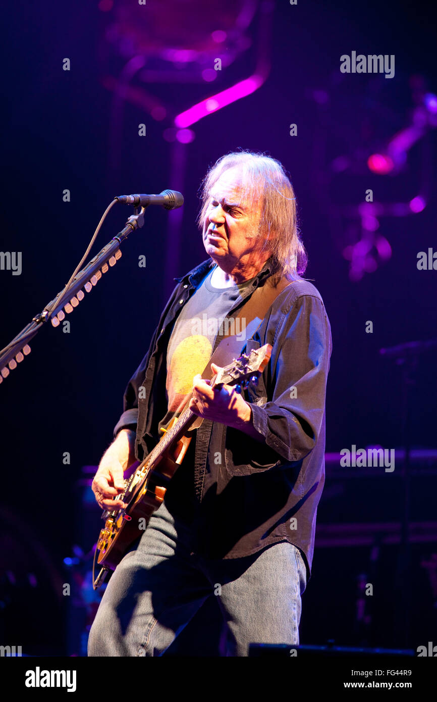 Neil Young auf die Pyramide Bühne, Glastonbury Festival 2009, Somerset, England, Vereinigtes Königreich. Stockfoto