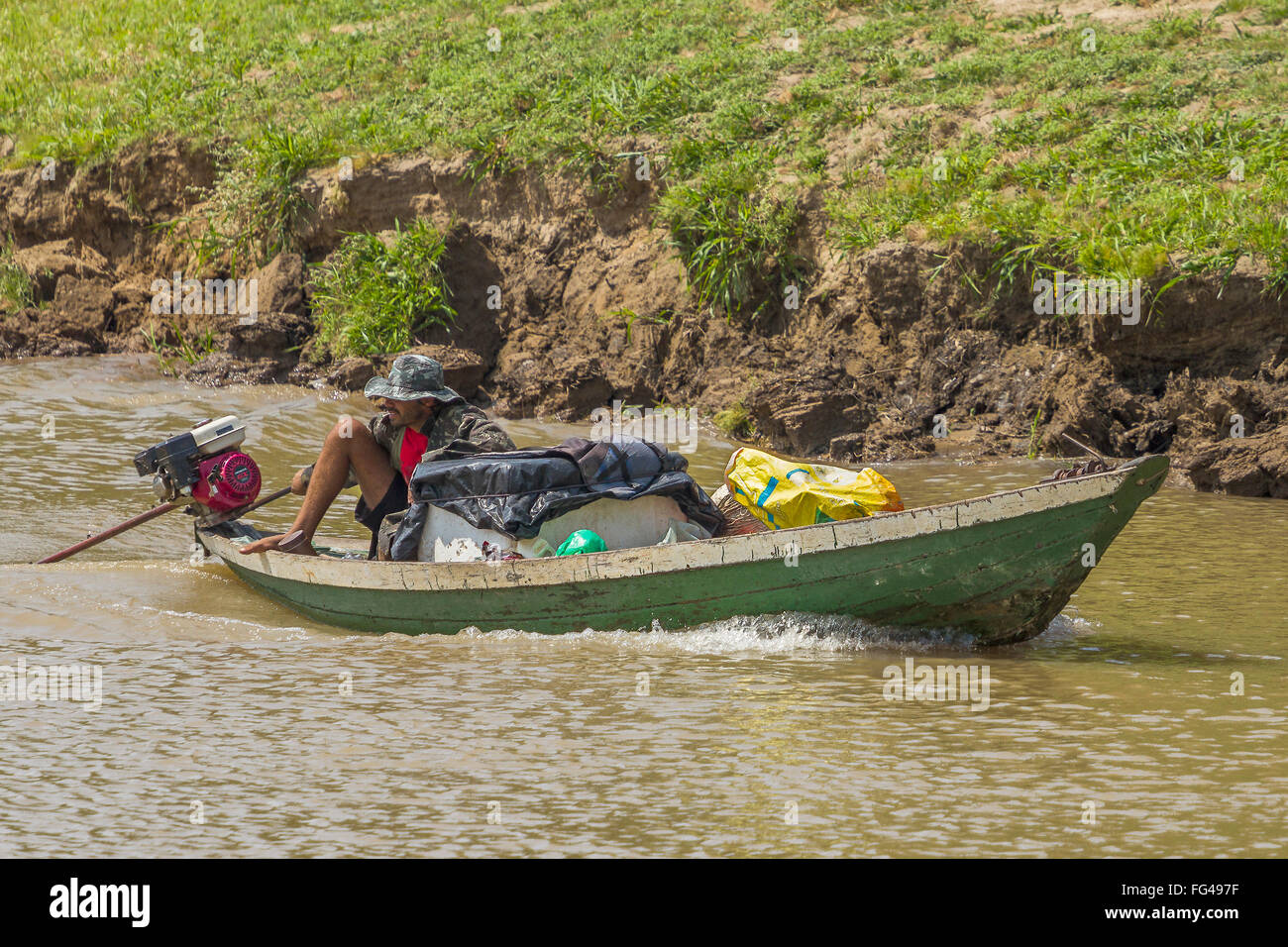 Laid Back Bootsmann Kreuzfahrt auf dem Fluss Santarém Brasilien Stockfoto