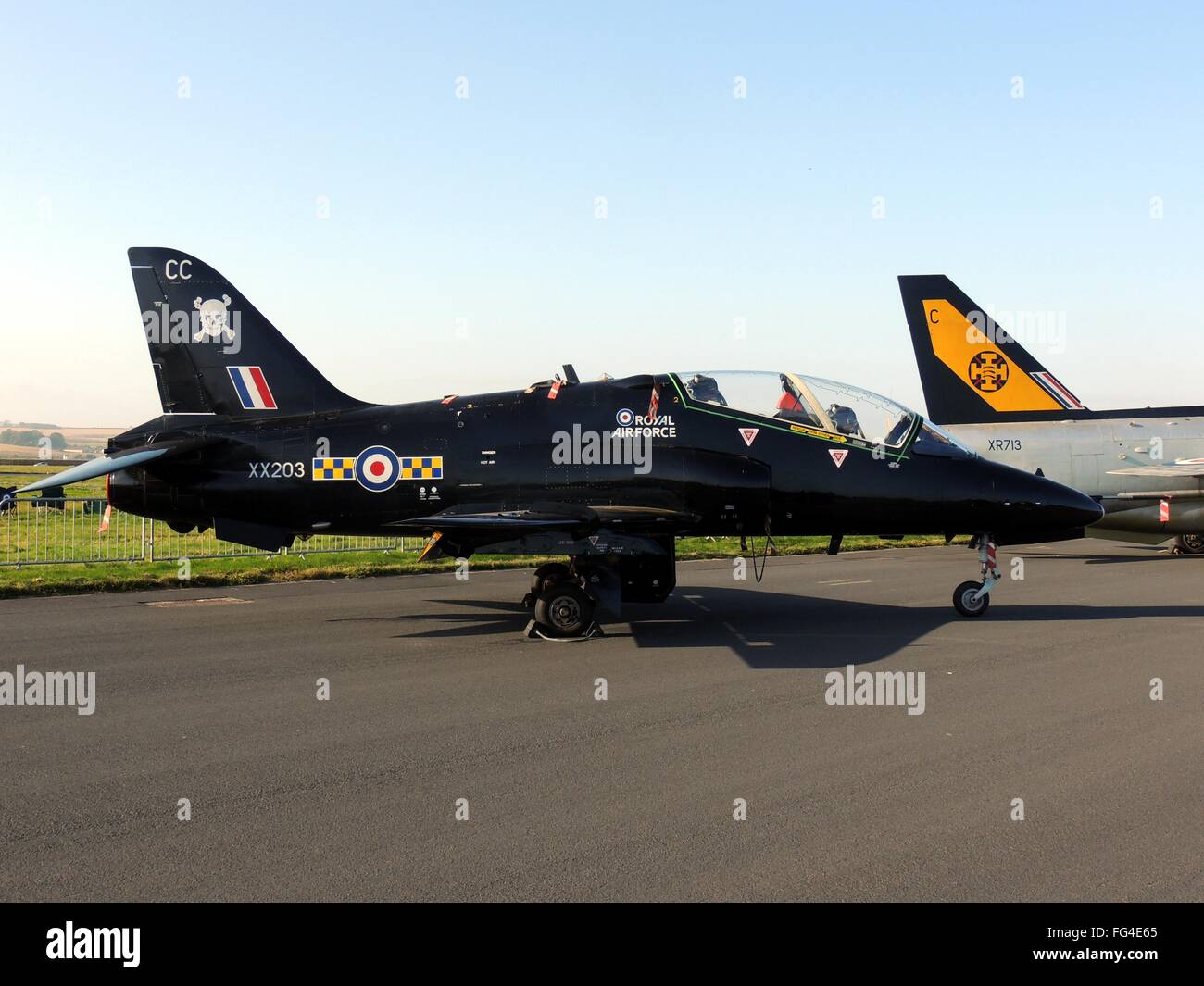 XX203, eine BAe Hawk T1 aus 100 Squadron der Royal Air Force, auf statische Anzeige bei der RAF Leuchars Airshow im Jahr 2012. Stockfoto