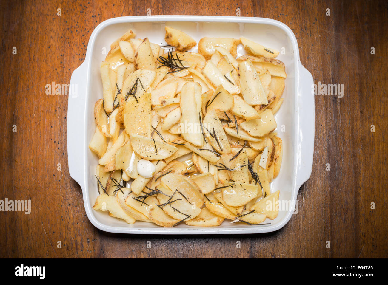 In Scheiben geschnittenen Kartoffeln im Ofen gegart Stockfoto