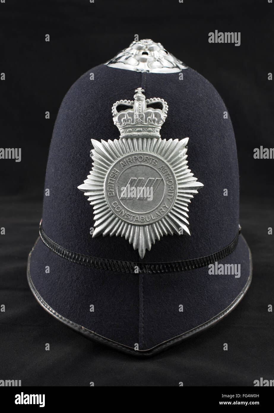 Polizeihelm aus der britischen Flughäfen Behörde Constabulary Stockfoto