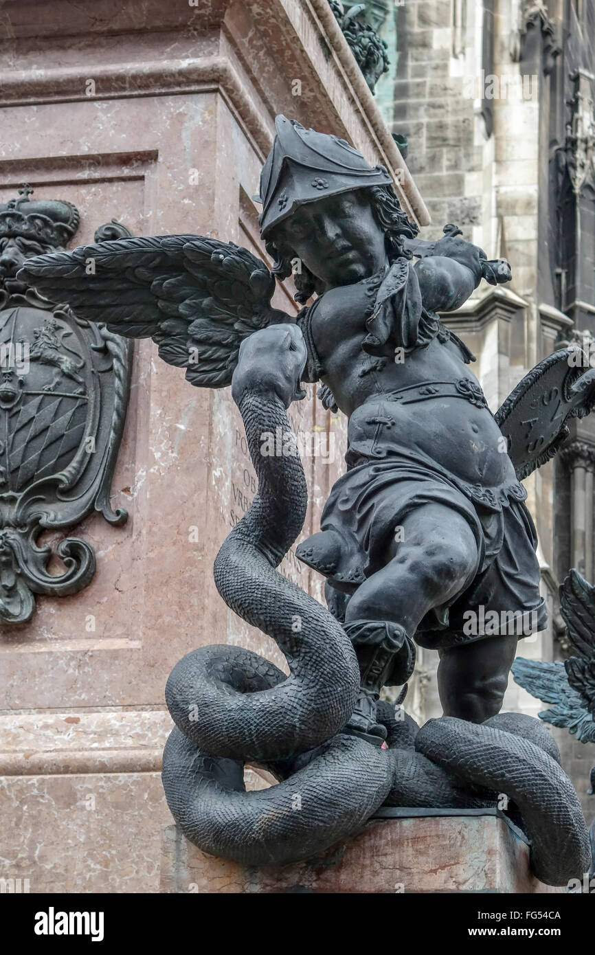 Putte Statue Marienplatz in München Stockfoto