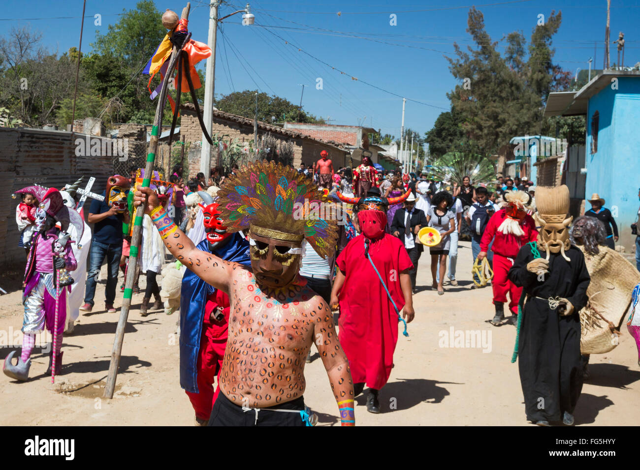 San Martín Tilcajete, Oaxaca, Mexiko - Bewohner feiern Karneval am Tag bevor die Fastenzeit beginnt. Stockfoto