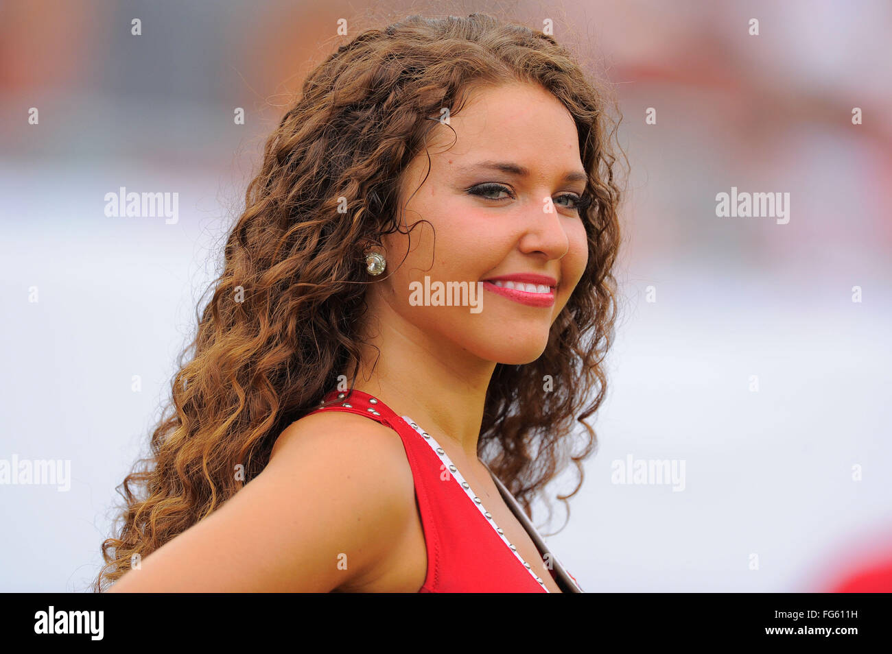 TAMAP, Florida, USA. 9. September 2012. Tampa Bay Buccaneers Cheerleader bei den Bucs-Spiel gegen die Carolina Panthers im Raymond James Stadium am 9. September 2012 in Tampa, Florida. ZUMA Press/Scott A. Miller © Scott A. Miller/ZUMA Draht/Alamy Live-Nachrichten Stockfoto