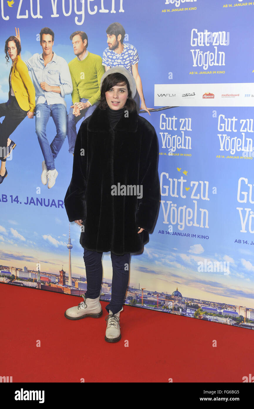 Premiere "Gut Zu Voegeln" im Kino der Kulturbrauerei Featuring: Tim Lindenau,  Lara Mandoki Where: Berlin, Deutschland bei: 11. Januar 2016  Stockfotografie - Alamy