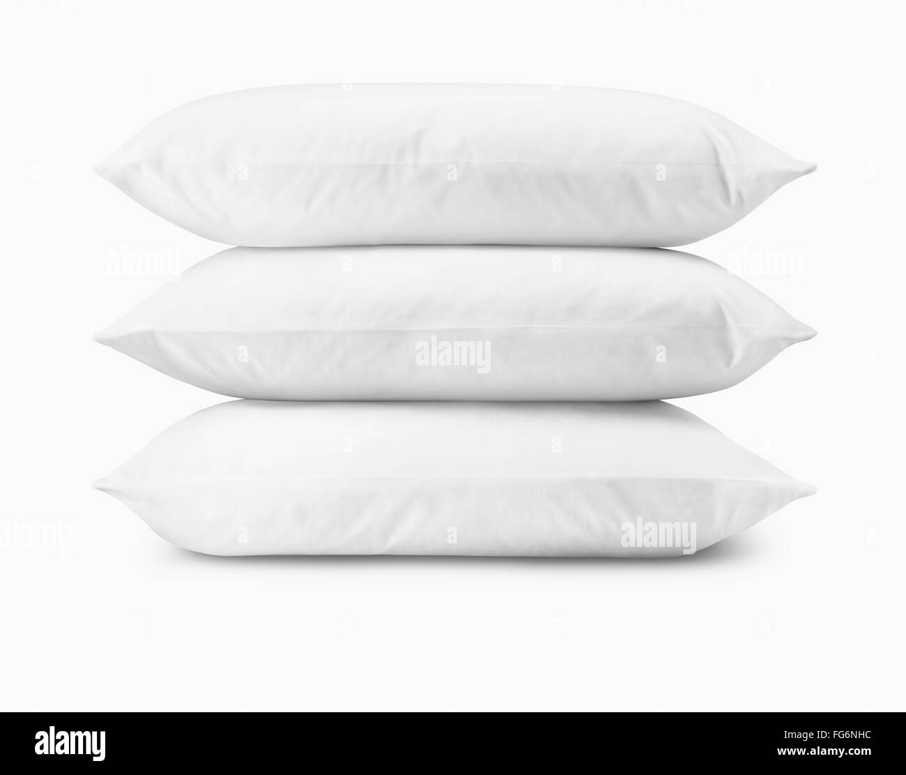 Drei Kissen gestapelt auf einem weißen Hintergrund; Toronto, Ontario, Kanada Stockfoto