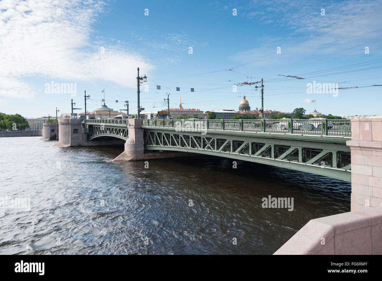 Schlossbrücke und Newa von Vasilievsky Insel, Sankt Petersburg, nordwestliche Region, Russland Stockfoto