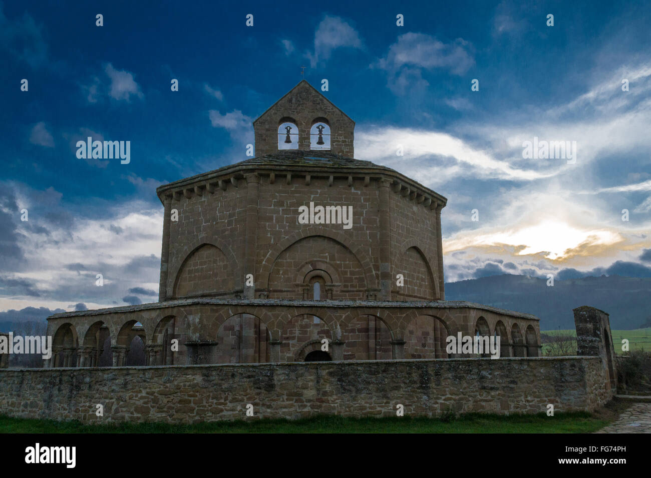 12. Jahrhundert Romanesque Kirche befindet sich im Norden von Spanien bleibt welche Herkunft umstritten. Stockfoto