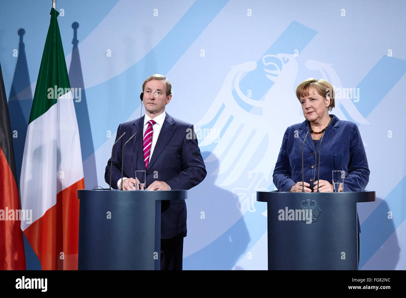 Merkel trifft irischen PM Enda Kenny Stockfoto