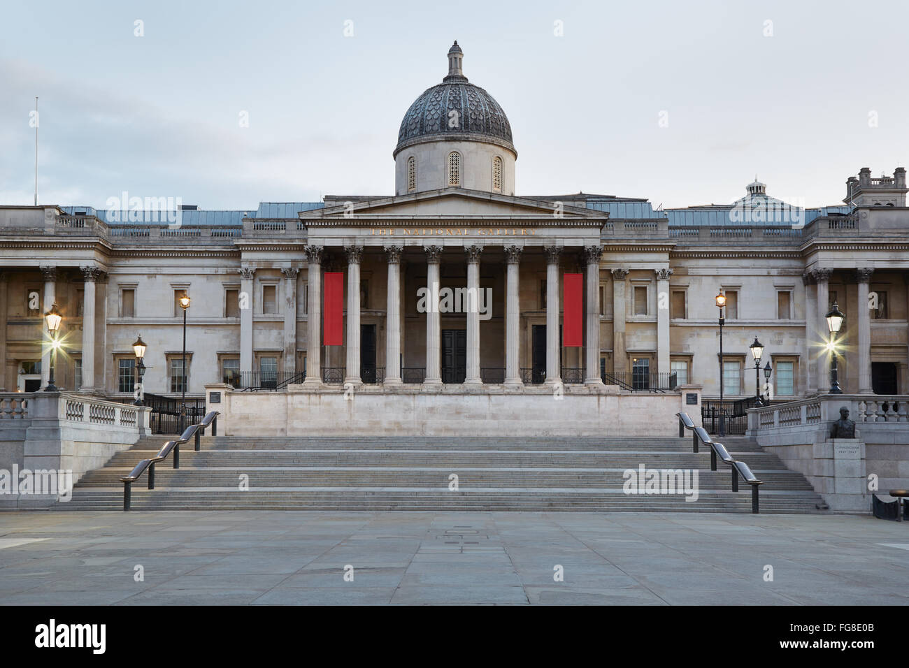 Die Gebäude am frühen Morgen in London, National Gallery niemand Stockfoto