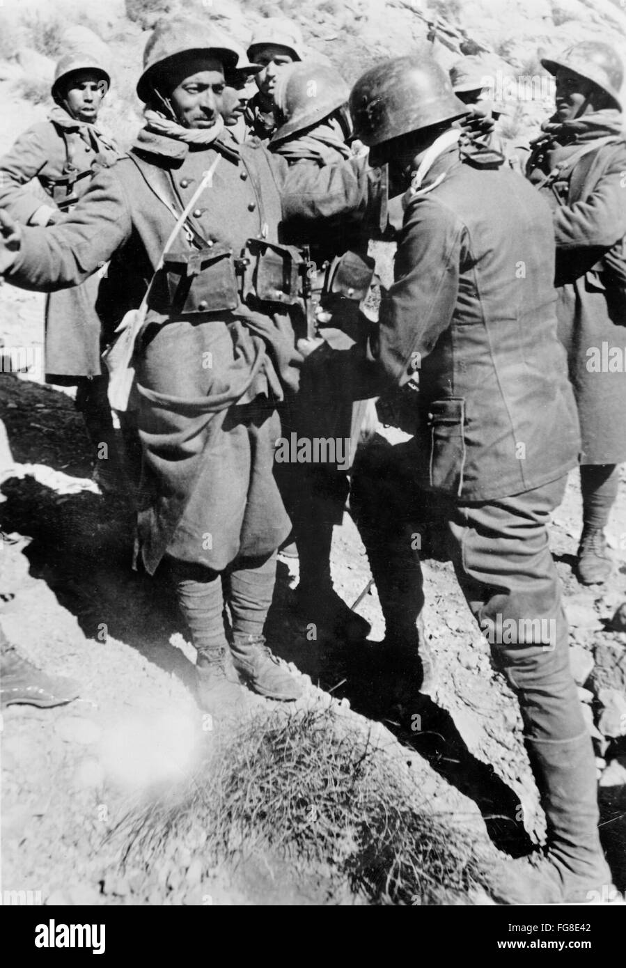 Das Bild von der Nazi-Propaganda! zeigt amerikanische und französische Soldaten in Tunesien, auf 32 Februar 1943 veröffentlicht. Ort unbekannt. Foto: Berliner Verlag/Archiv Stockfoto